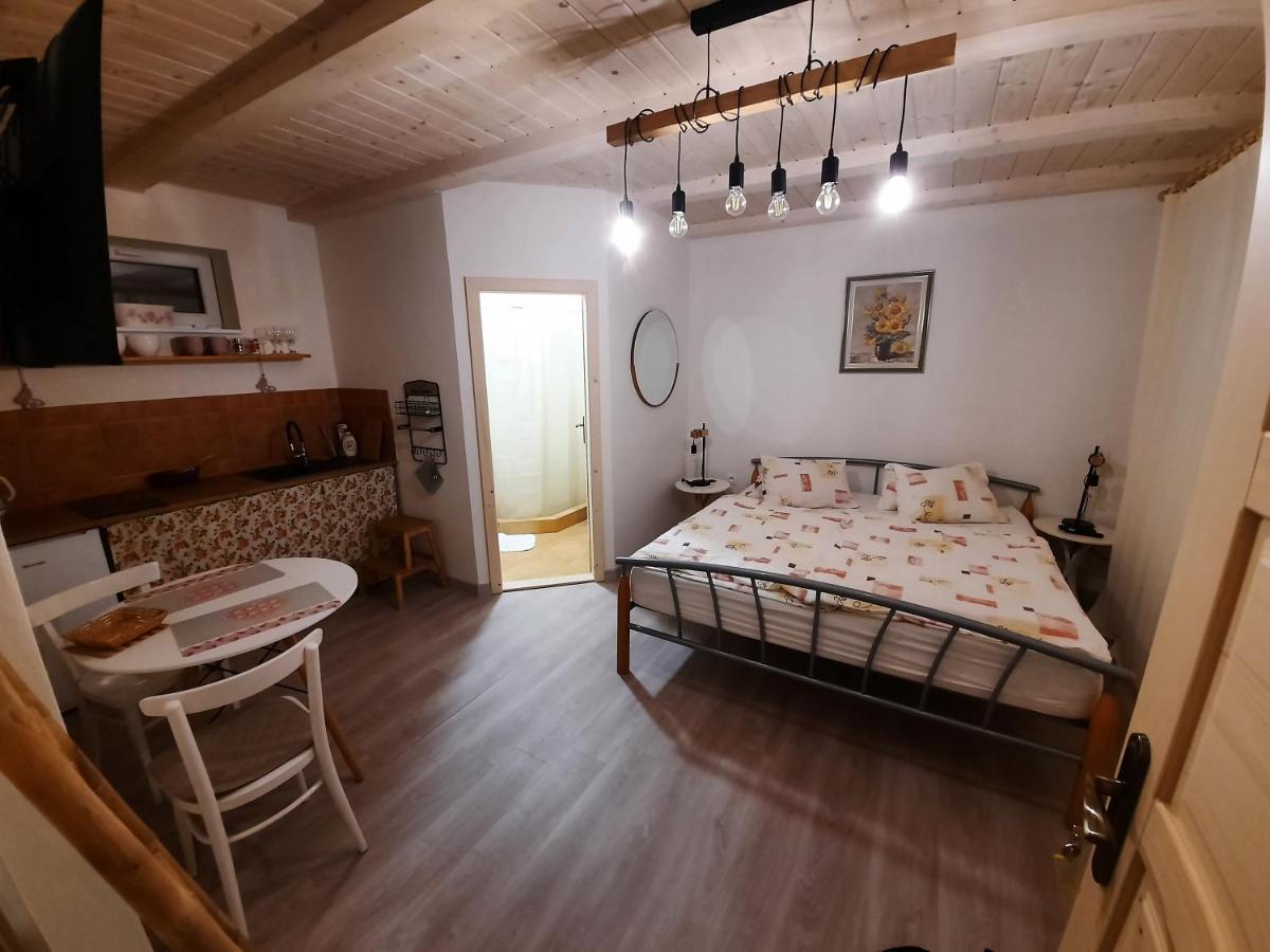 Apartmány pri kostole Liptovská Kokava Esterno foto